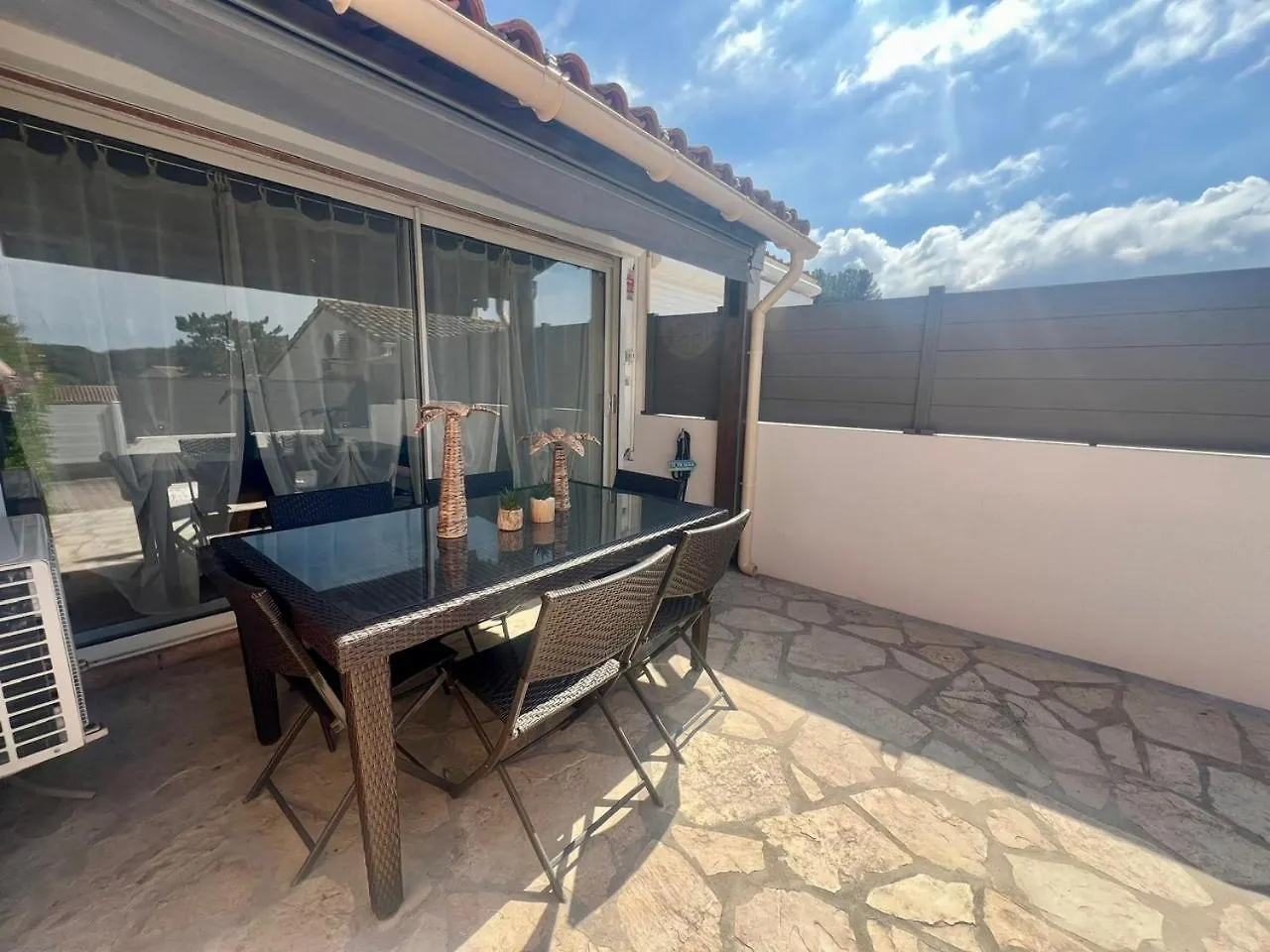 Villa Club 4 Personnes A Sanary Sur Mer, Piscine Commune De Mai A Septembre, Plage A 450M Sanary-sur-Mer