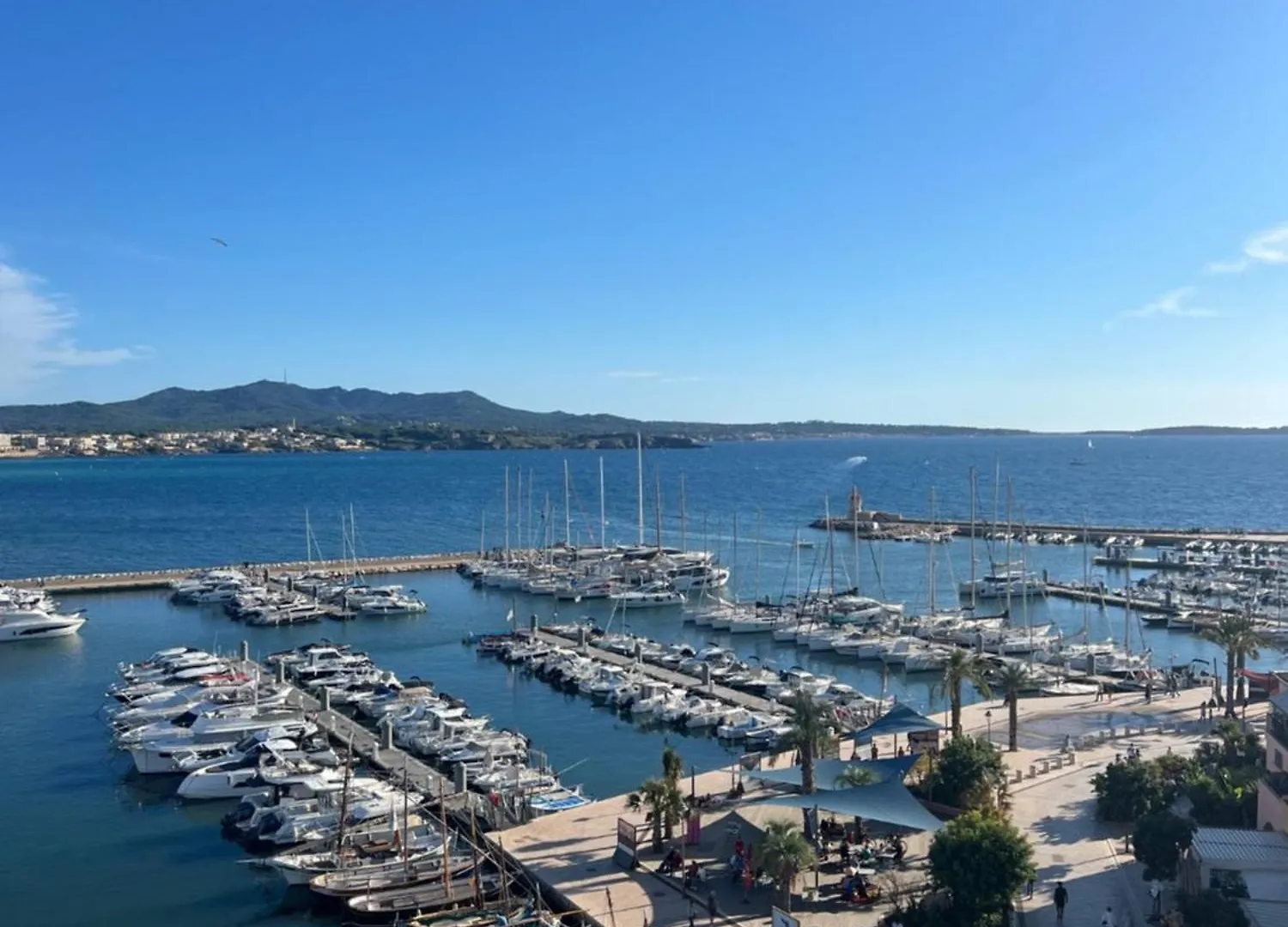 Villa Club 4 Personnes A Sanary Sur Mer, Piscine Commune De Mai A Septembre, Plage A 450M 0*, Sanary-sur-Mer